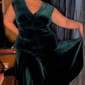 Talbots Green stretch velvet cocktail dress fits 8 to 16!